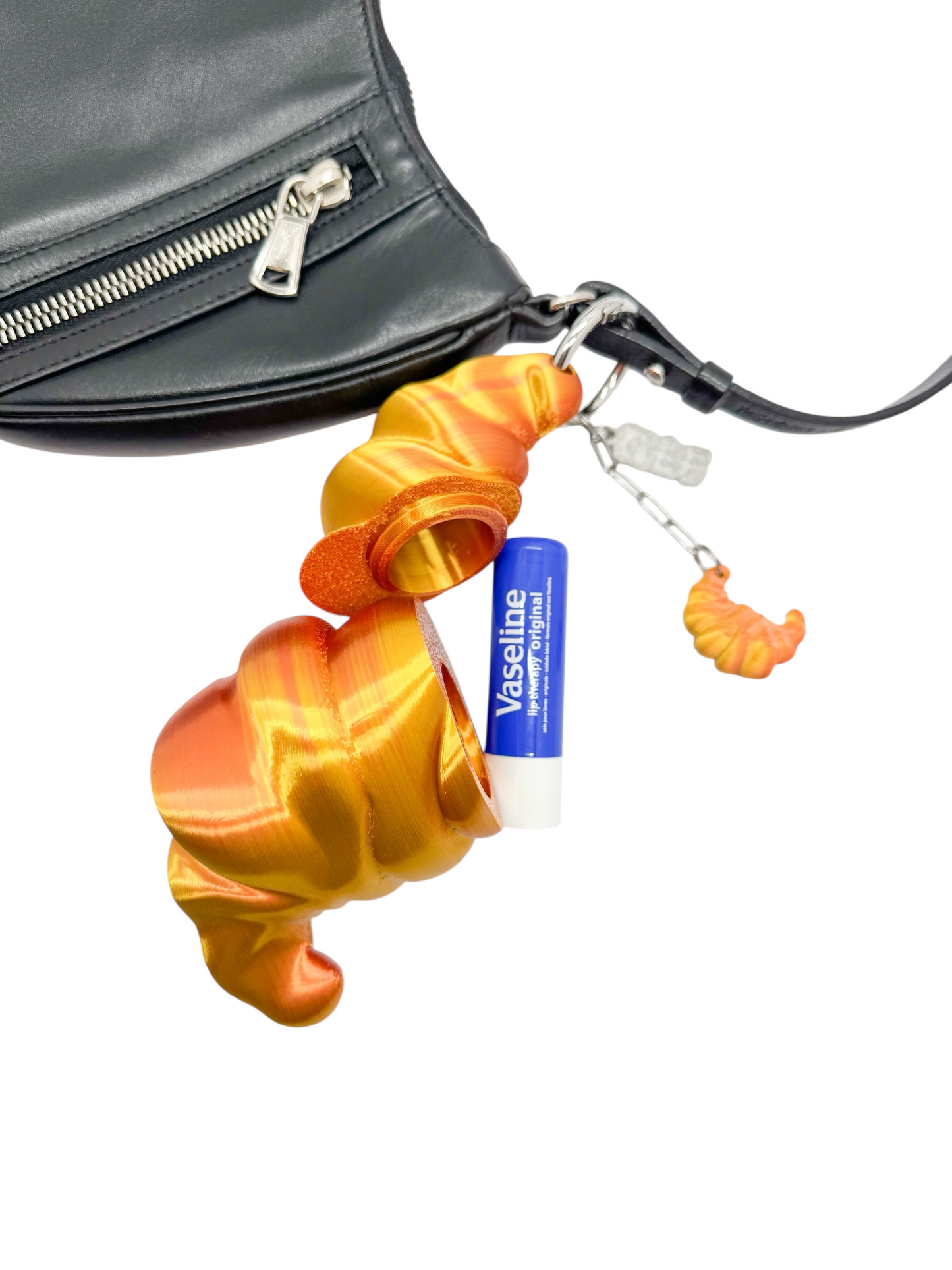 charm cosmic water croissant dorado oscuro