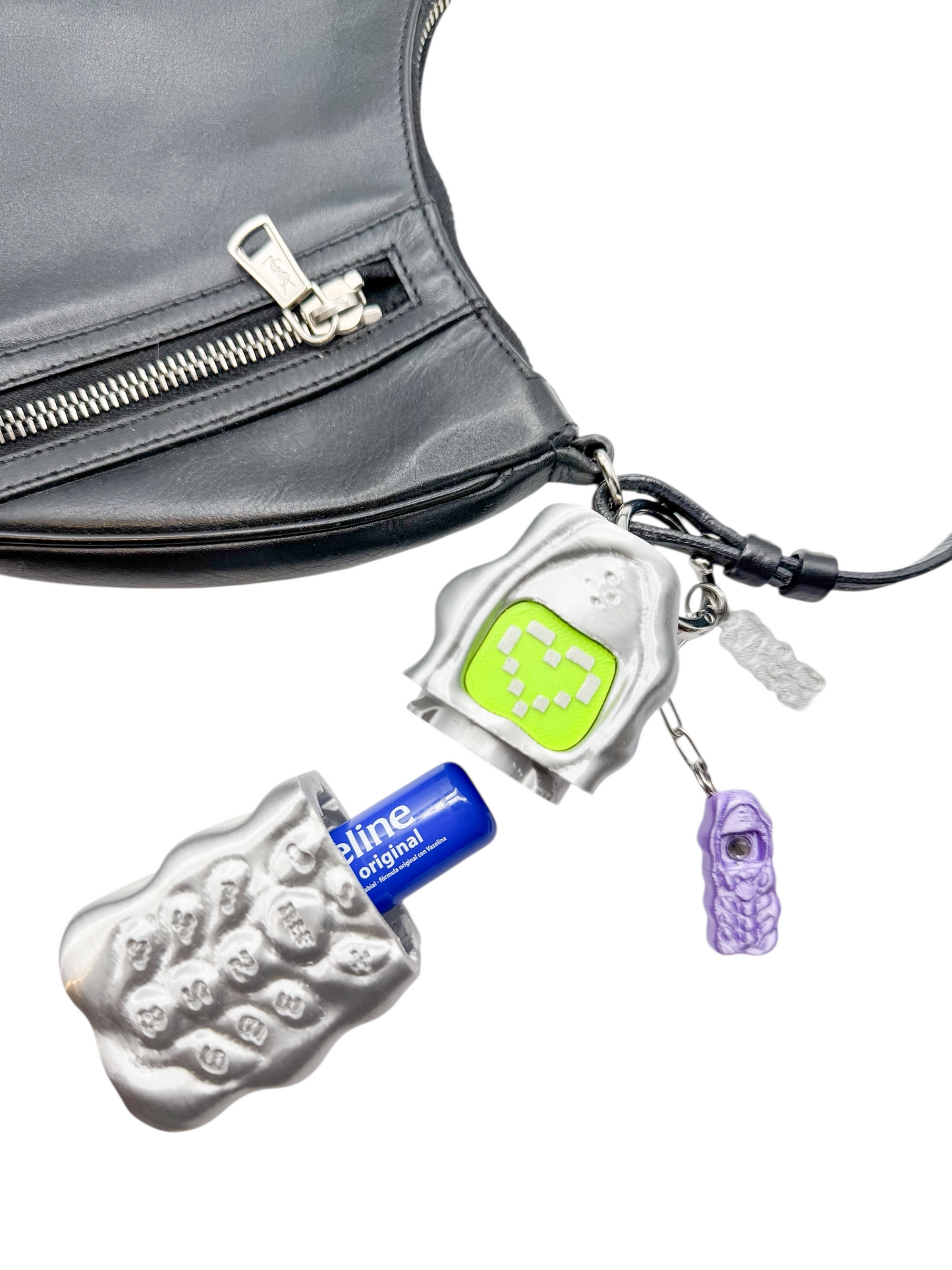charm not a phone plateado